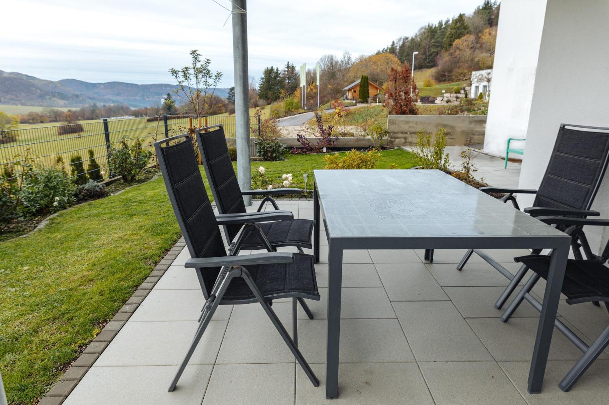 Atemberaubender Ausblick Mit Premium-Wanderwegen Vor Der Haustuer Apartment Albstadt Ngoại thất bức ảnh